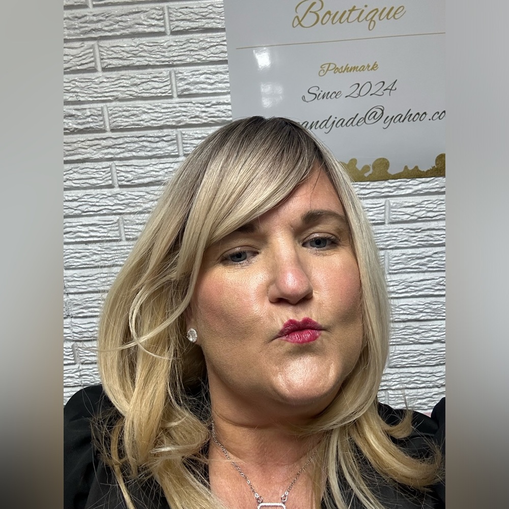 Meet your Posher, Danielle